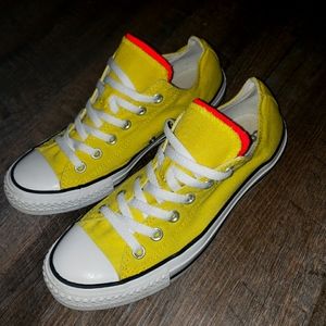 Double tongue low top converse